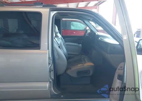 2001 Chevrolet Suburban 1500 Lt z USA, uszkodzony, nr VIN 3GNFK16T51G153845